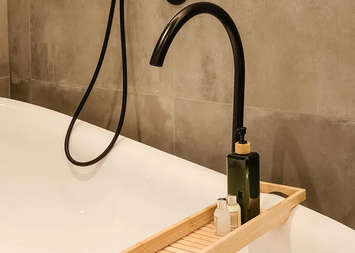 Mercury Suites Premium Apartments By Stays Uniq