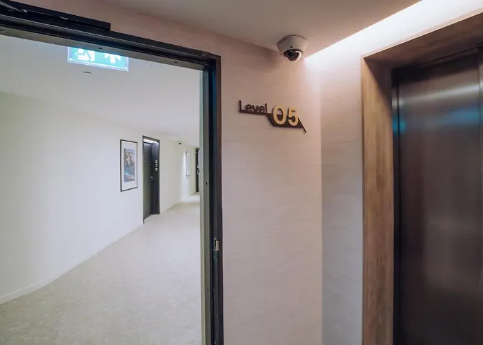 Mercury Premium By Uniq *